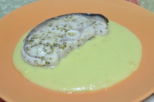 Jak uvařit ryba na rožni po řecku s kaší skordalia ? Snadné recept, připravený za 30 - 45 minut